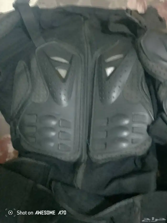 خوذ وصناديق 0