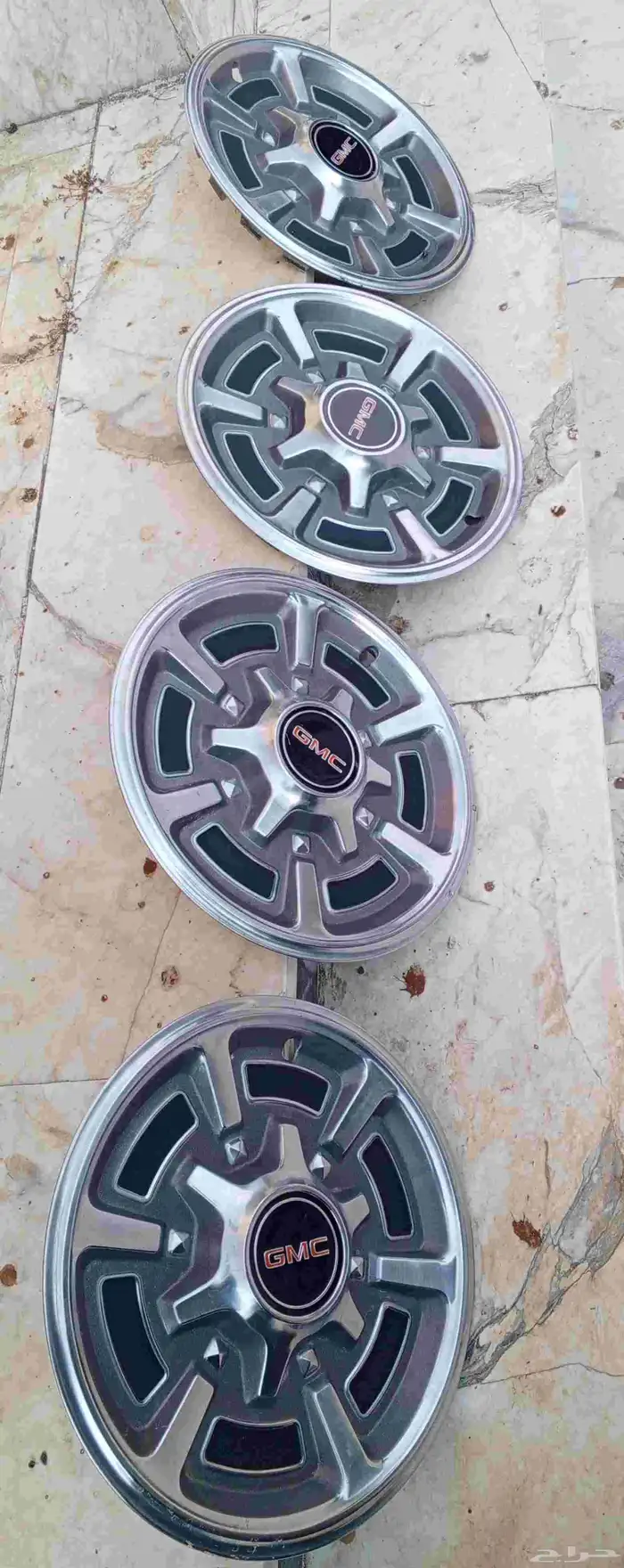 للبيع طيس GMC حديد نظيف جدا نوع قديم مقاس 15 على ما أظن 3