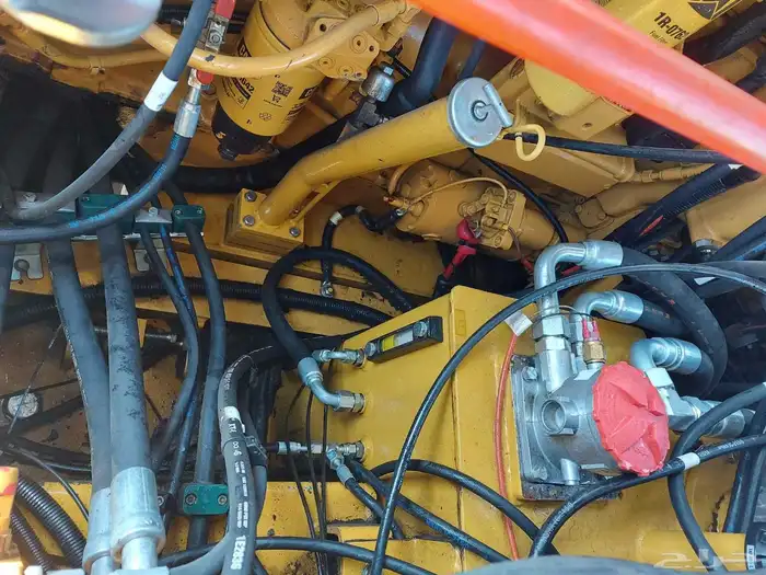 كشاطة اسفلت 2012 مخزن بطاقة جمركية ساعات العمل 4000ساعة 4