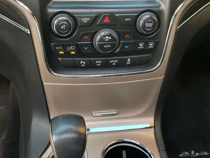 جراند شروكي ليمتد 2017 - 8 سلندر فل كامل 21