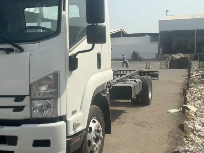 ايسوزو دينا 9.5 طن شاص طويل 2025 3