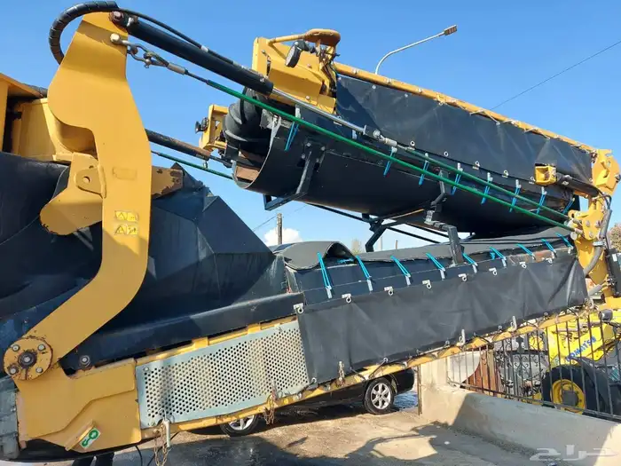 كشاطة اسفلت 2012 مخزن بطاقة جمركية ساعات العمل 4000ساعة 10