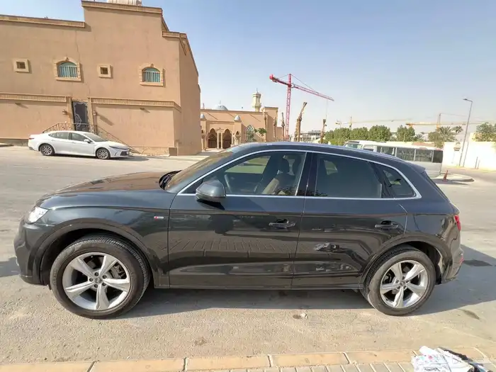 اودي AUDI Q5 8