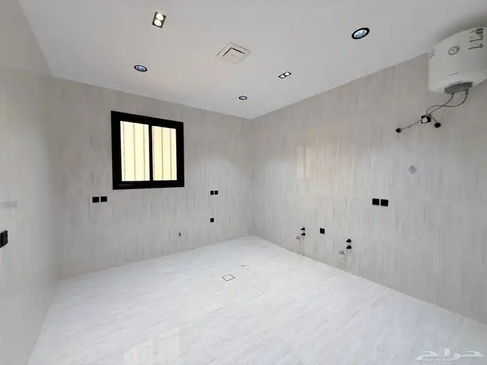 دور ارضي بمدخل سياره للبيع حي اليرموك مقابل ضمك 22