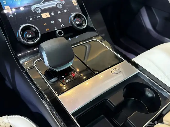 لاند روفر - فيلار - 2021 - V6 - فل كامل ( بحالة الوكاله ) 7