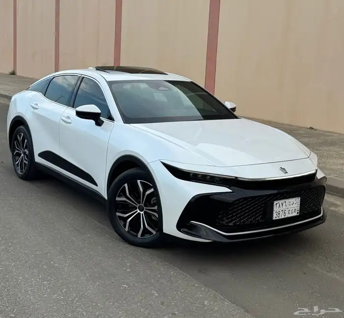 للبيع كراون 2023 بريميوم (( شبه اصفار )) ممشى قليل 0