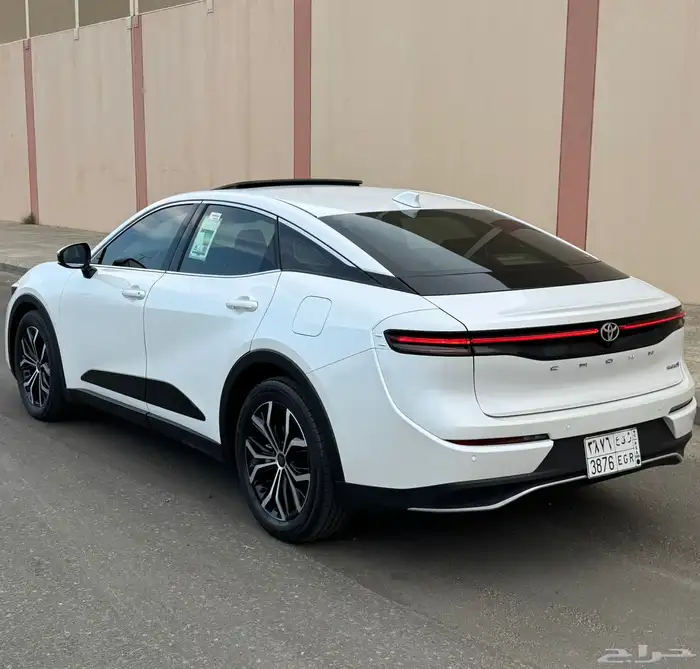 للبيع كراون 2023 بريميوم (( شبه اصفار )) ممشى قليل 3