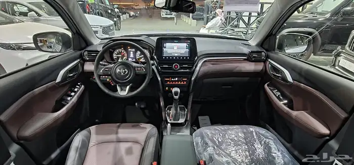 تويوتا اوربان فل 2026 9