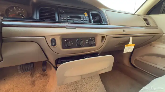 فورد فكتوريا 2009 10