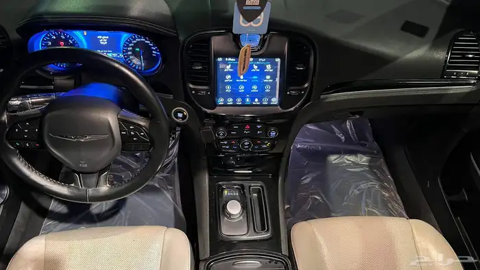 السيارة كرايسلر المديل 2020 الفئة C300 اللون زيتي الممشى 10