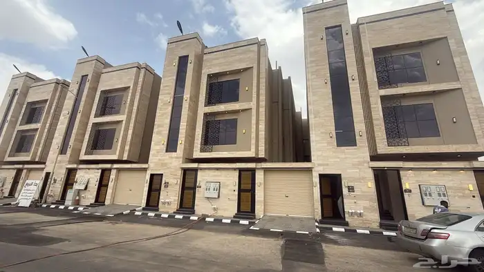 للبيع دور أرضي بحوش وشقق علويه بسطح مخطط الراجحي الضيافه 2