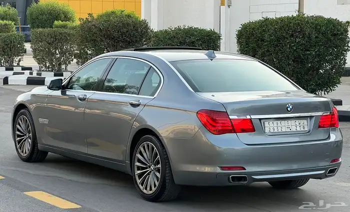بي ام دبليو 730Li 2010 (بحالة ممتازة) 8
