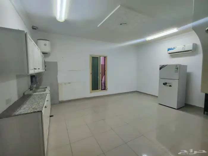 شقه للايجار بالمهديه غرفه وصاله وحمام مطبخ مكيفه السعر 24الف 0