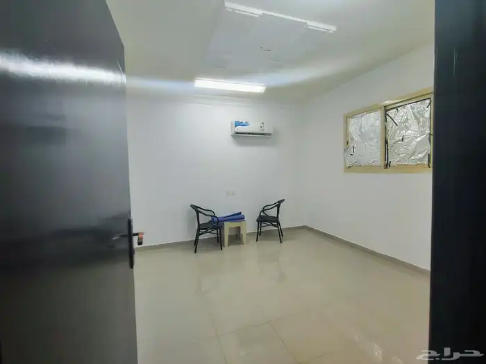 شقه للايجار بالمهديه غرفه وصاله وحمام مطبخ مكيفه السعر 24الف 2
