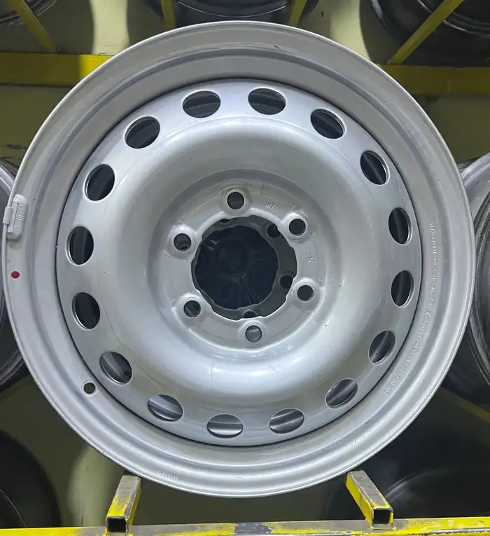 جنوط هايلكس هلل اصلي وكاله موديل 2023 مقاس 17 0