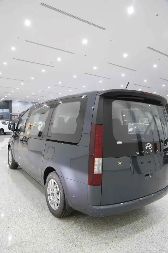 عرض خاص هيونداي ستاريا 2025 ب 120750 بالضريبة 4