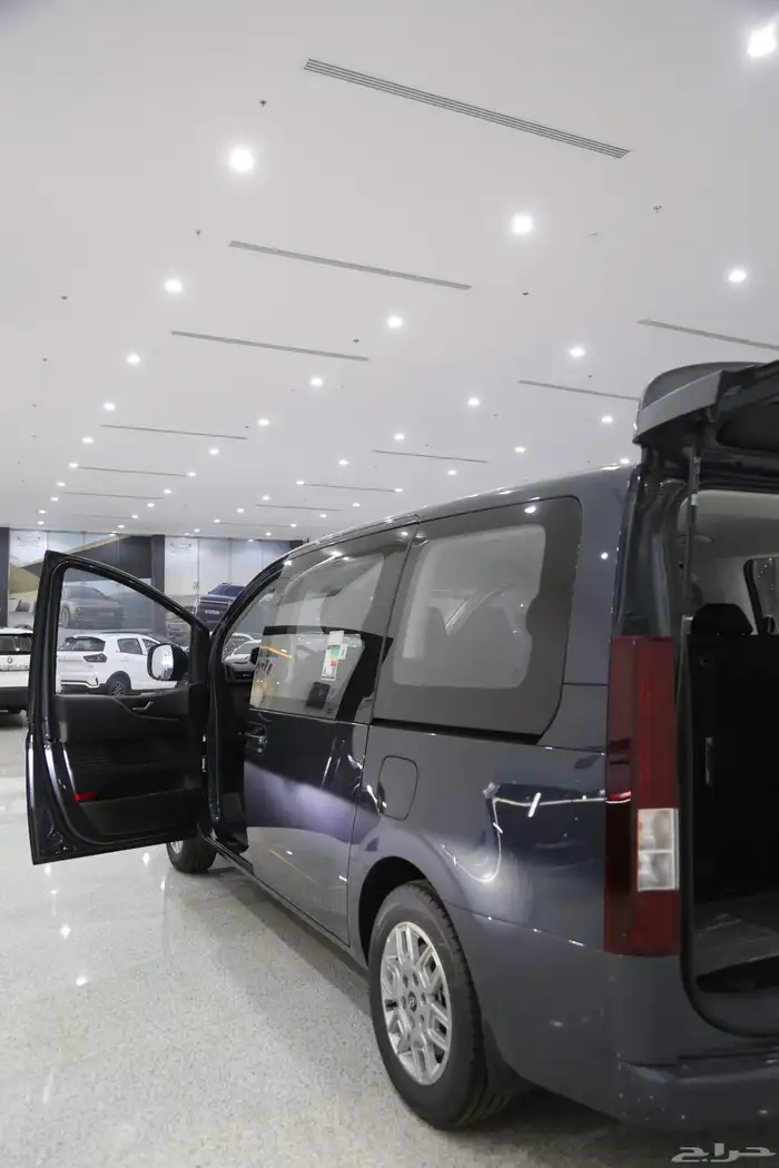 عرض خاص هيونداي ستاريا 2025 ب 120750 بالضريبة 6