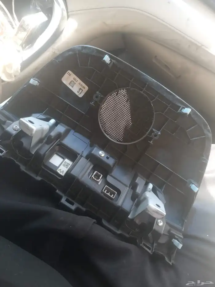 الشاشة المعروضة في الصورة هي شاشة عرض مركزية للوسائط والرادي 2