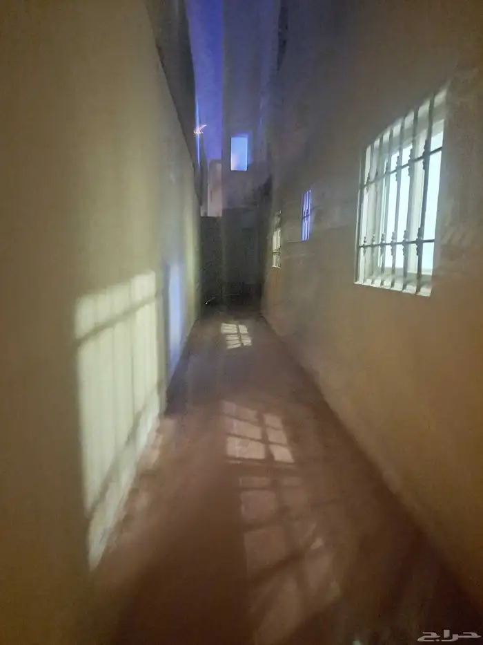 للايجار دور ارضي بحي الحمراء الشرقية 375م 17