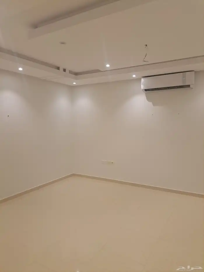 للايجار دور ارضي بحي الحمراء الشرقية 375م 6