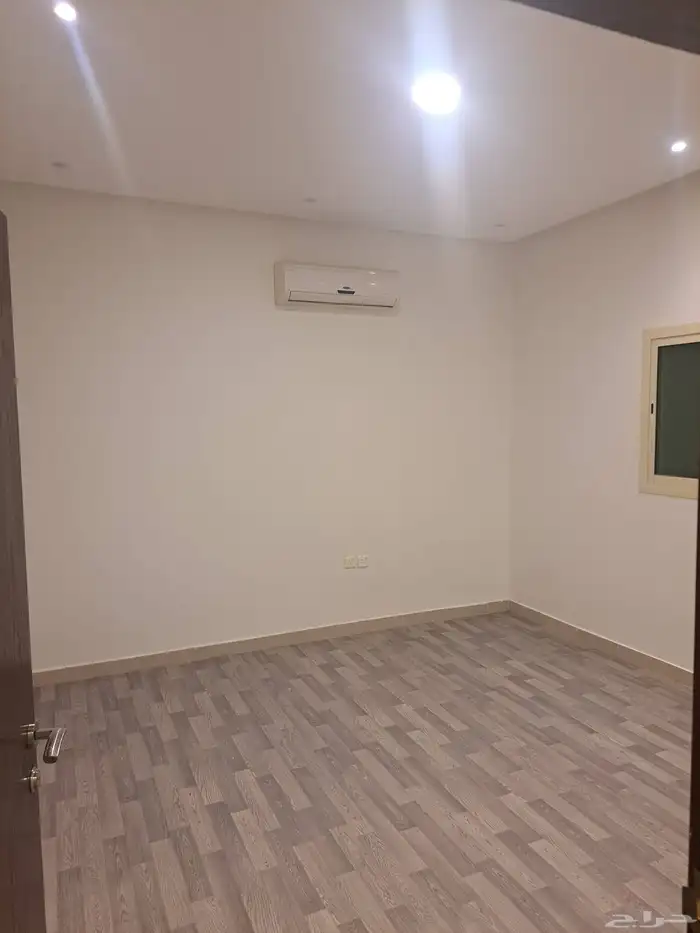 للايجار دور ارضي بحي الحمراء الشرقية 375م 11