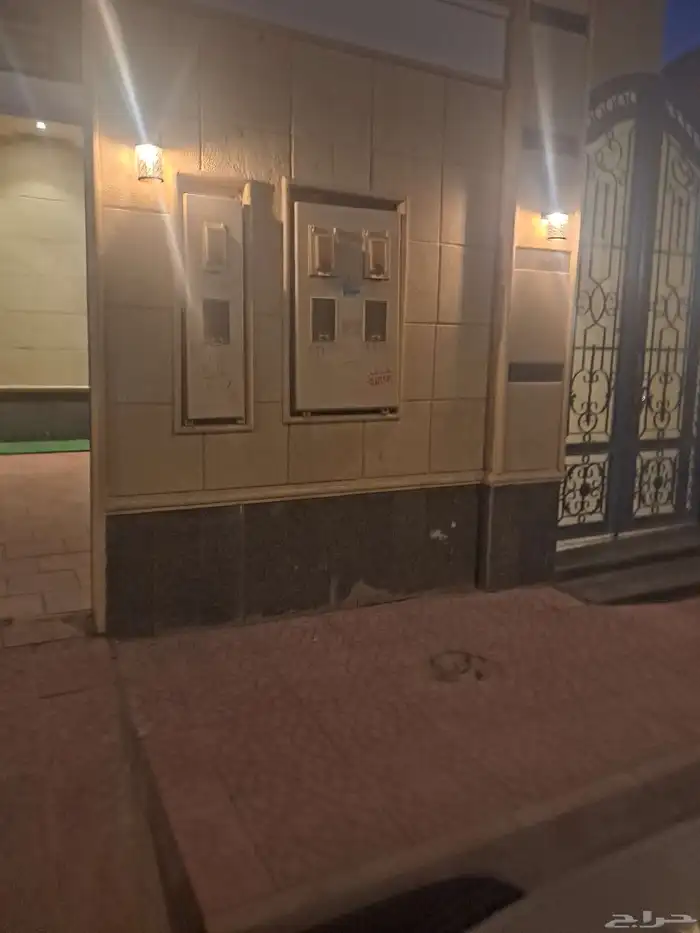 للايجار دور ارضي بحي الحمراء الشرقية 375م 1