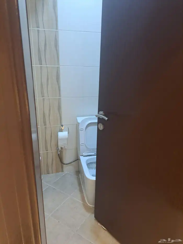 للايجار دور ارضي بحي الحمراء الشرقية 375م 8