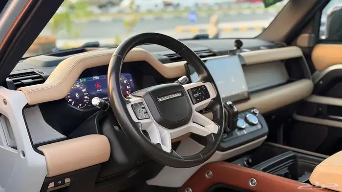 لاند روفر ديفندر P400 HSE بابين   موديل 2021   بحالة ممتاز 6