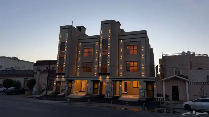 للبيع شقق علويه بحى الراقى خميس مشيط على شارع 25 م 2