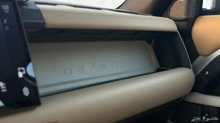 لاند روفر ديفندر P400 HSE بابين   موديل 2021   بحالة ممتاز 9