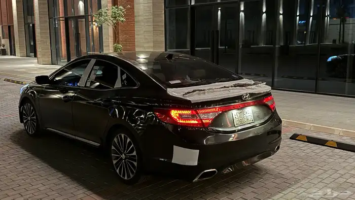 للبيع   أزيرا 2016 نظيفة ومعدلة بتعديلات خفيفة ومرتبة 8