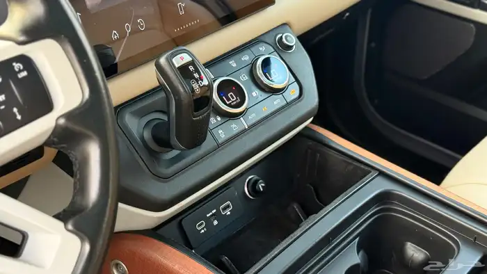 لاند روفر ديفندر P400 HSE بابين   موديل 2021   بحالة ممتاز 8