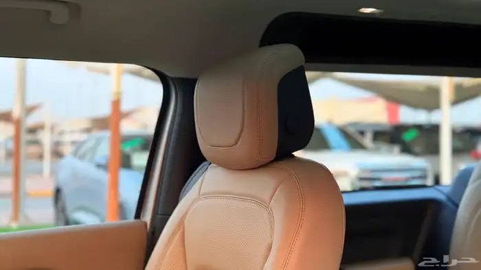 لاند روفر ديفندر P400 HSE بابين   موديل 2021   بحالة ممتاز 10