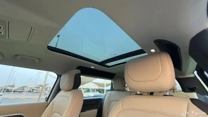 لاند روفر ديفندر P400 HSE بابين   موديل 2021   بحالة ممتاز 5