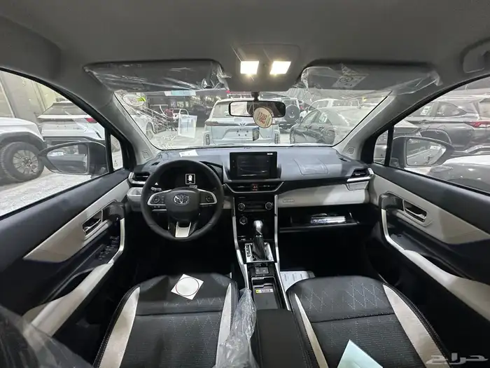 تويوتا فيلوز 4 سلندر موديل 2025 لون رمادي 3