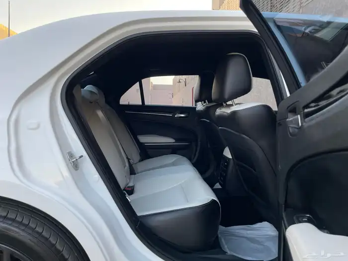 كرايزلر C300s موديل 2021 35