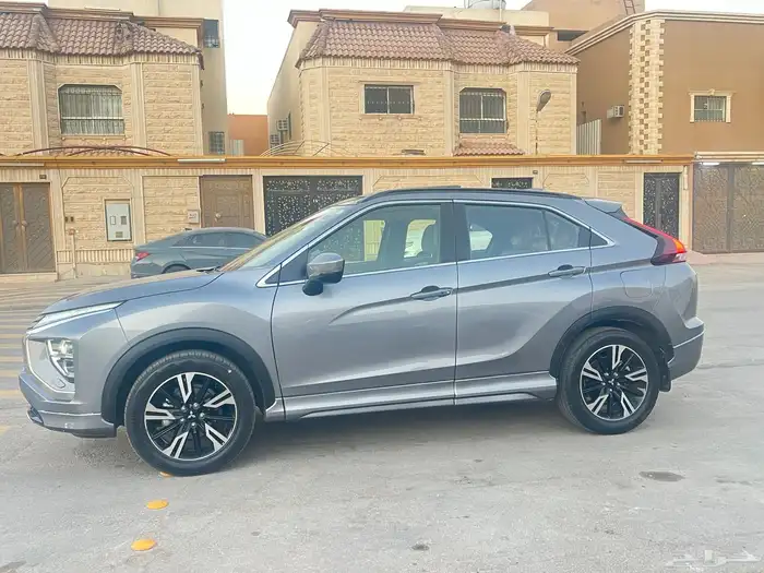 متسبيشي اكلبيس كروس2022 3