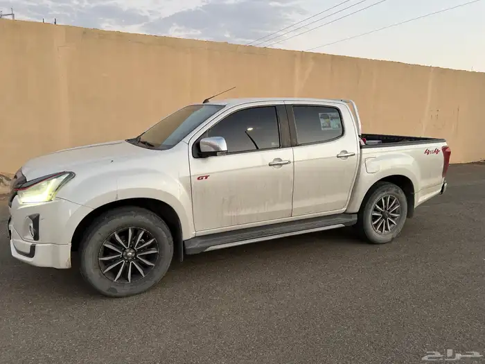 سياره ايسوزو 1