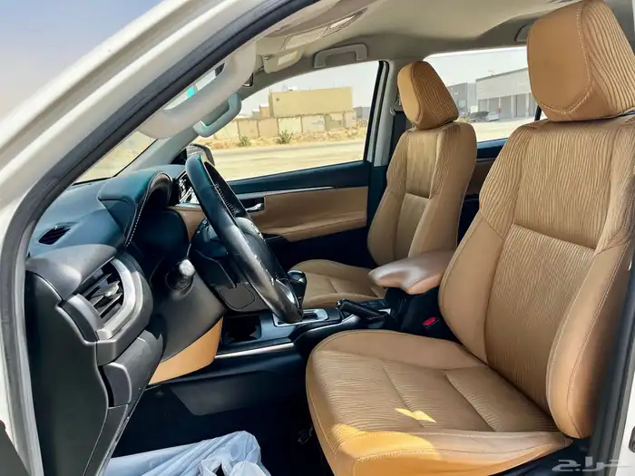 تويوتا فورتشنر VX بنزين موديل 2022 7