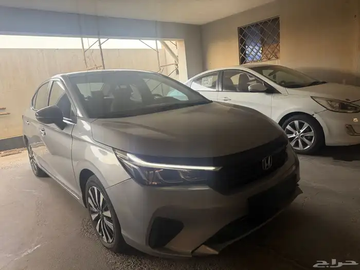 هوندا سيتي 2024 ممشى قليل للبيع 1