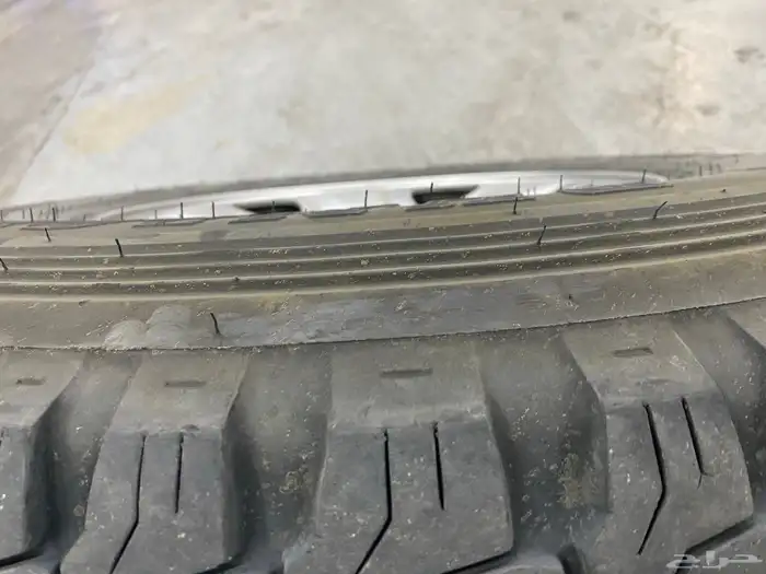 جنوط ديازل عرض 8انش مع كفرات مضلع دنلوب اصليه 5