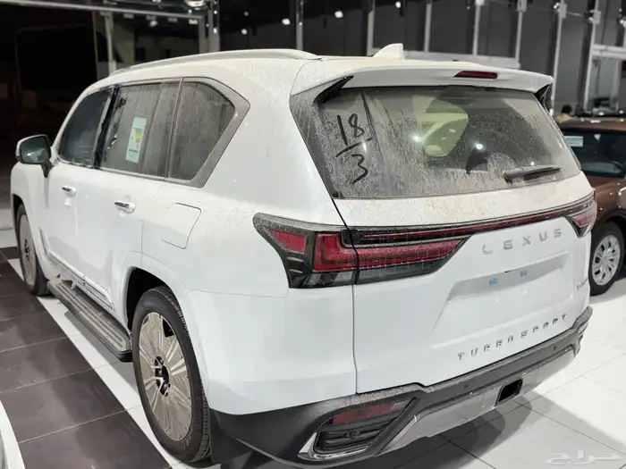 لكزس BB LX 600 بريمي 2025 اللون ابيض - جملي 3