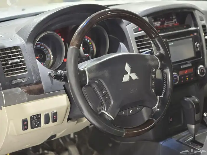 ميتسوبيشي باجيرو موديل 2016 بحالة الوكالة 14