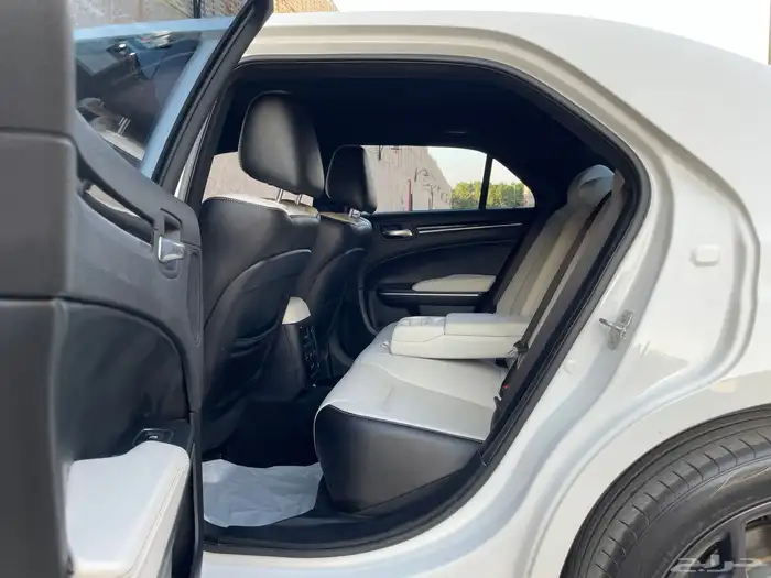 كرايزلر C300s موديل 2021 27