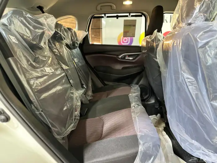 تويوتا اوربان كروز استاندر 2026 12