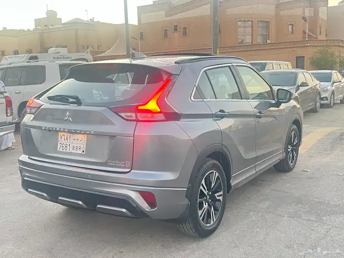 متسبيشي اكلبيس كروس2022 6