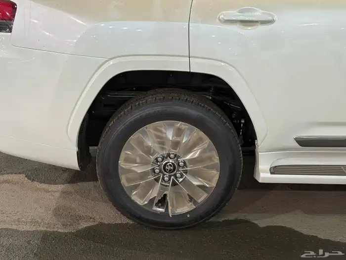 تويوتا لاندكروزر GXR L4 2025 - اصفار سعودي 4