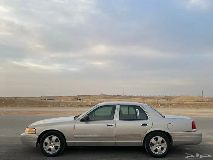 للبيع فورد فكتوريا 2011 نظيف 2