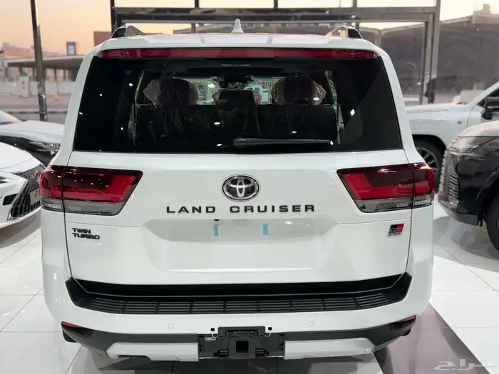 تويوتا لاندكروزر GR بريمي فل كامل 2025 بنزين نظام 50-50 5