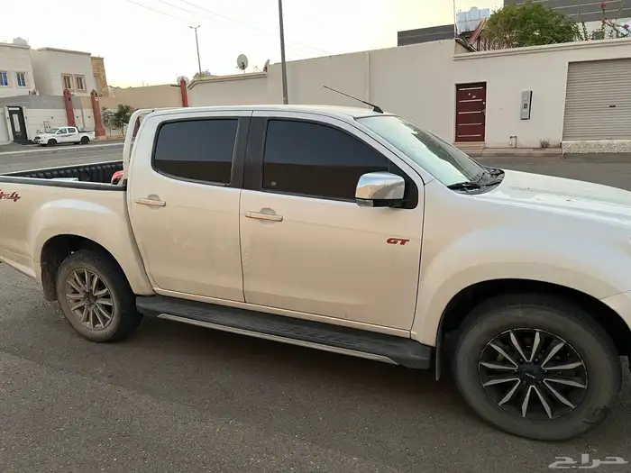 سياره ايسوزو 2